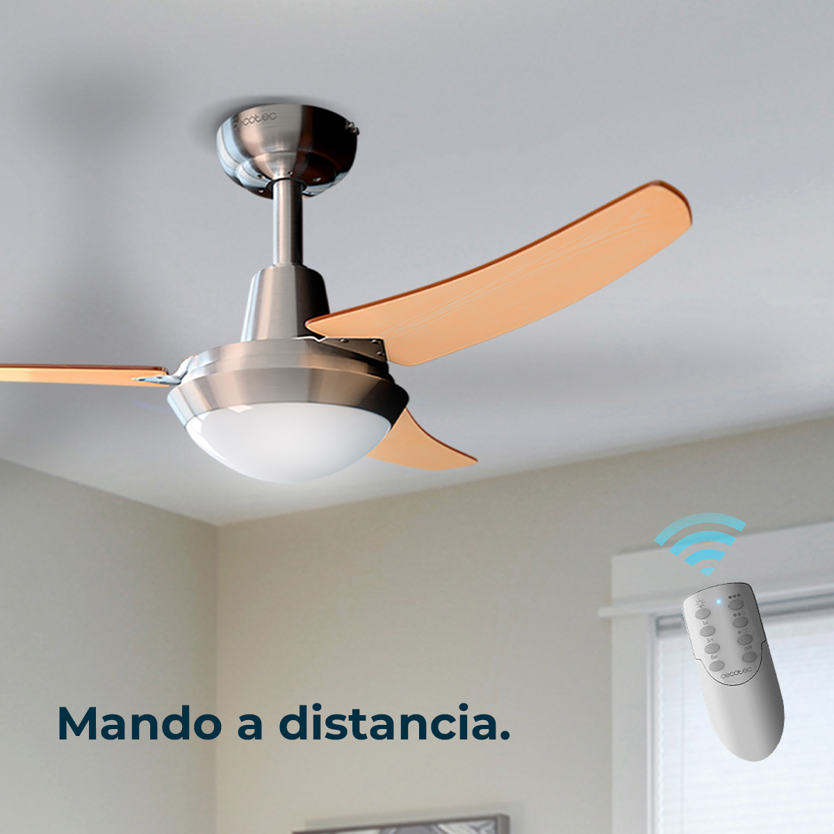 Ventilador de techo moderno con aspas de madera y control remoto.