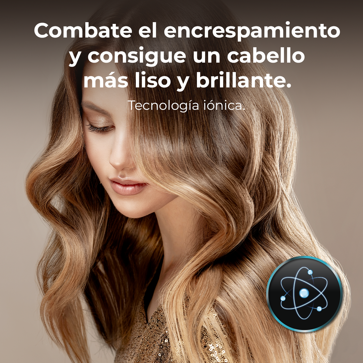 Mujer con cabello brillante y ondulado y texto promocional.