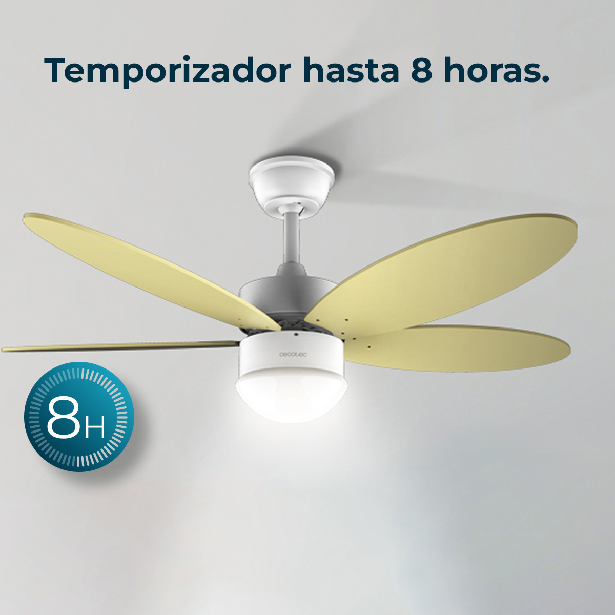 Un ventilador de techo blanco con aspas de madera clara y luz iluminada, con texto de temporizador de 8 horas.