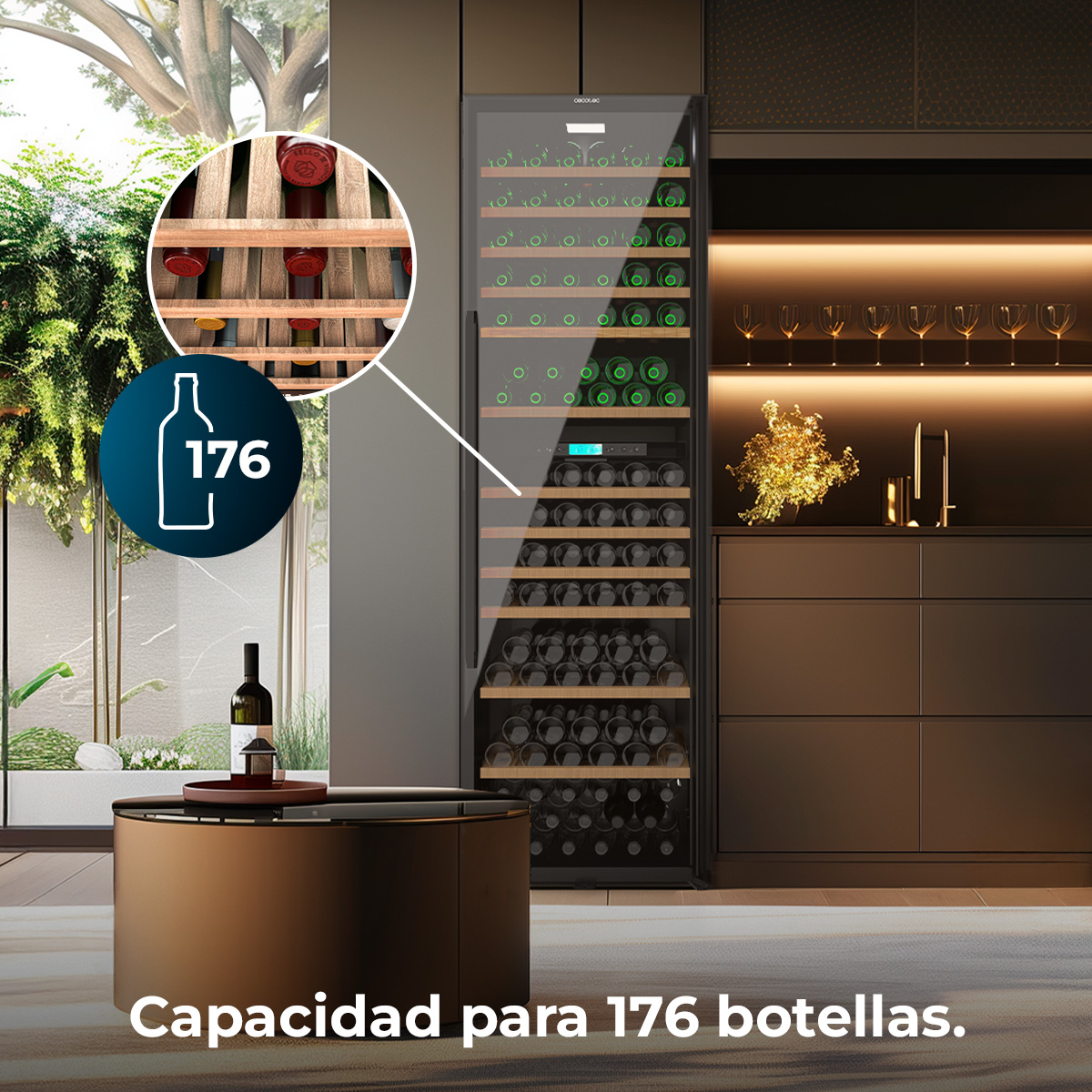 Moderna vinoteca de puerta de cristal en cocina elegante con texto de capacidad para 176 botellas.