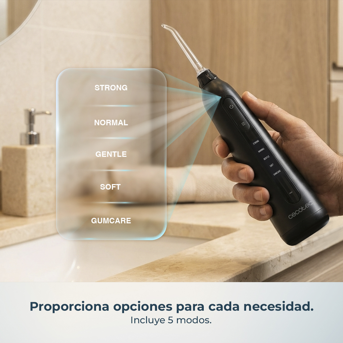 Mano sostiene un irrigador bucal negro en el baño; gráfica muestra cinco modos: fuerte, normal, suave, blando y cuidado de encías.