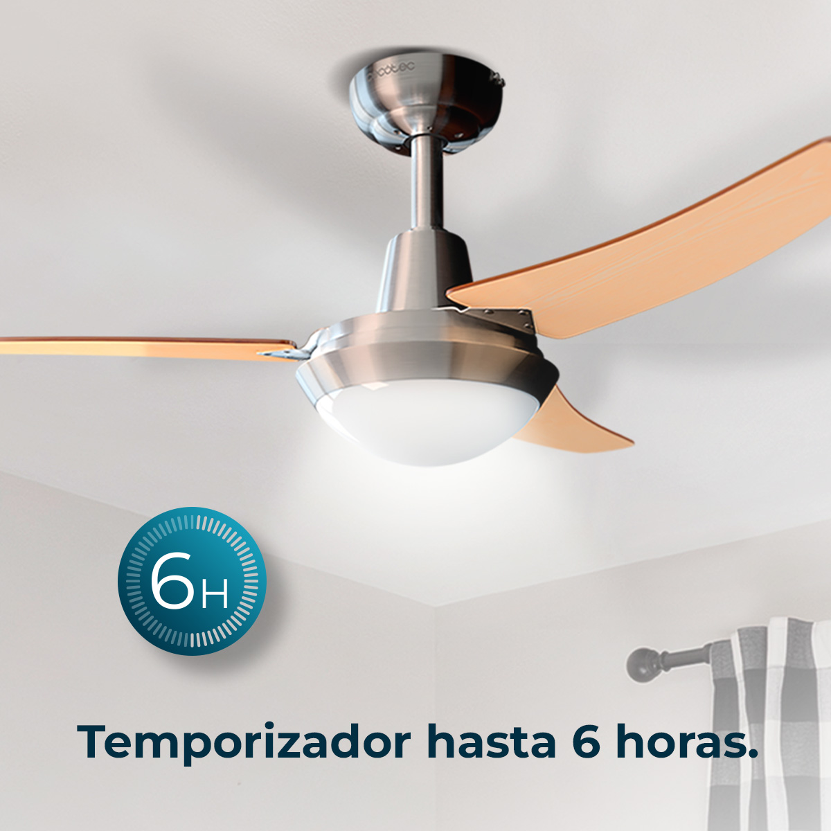 Ventilador de techo con aspas de madera y luz, icono de temporizador y texto en fondo blanco.