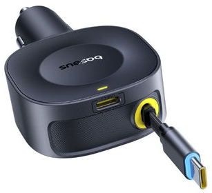 Fekete autós töltő visszahúzható kábellel és sárga USB-C csatlakozóval szürke háttér előtt.