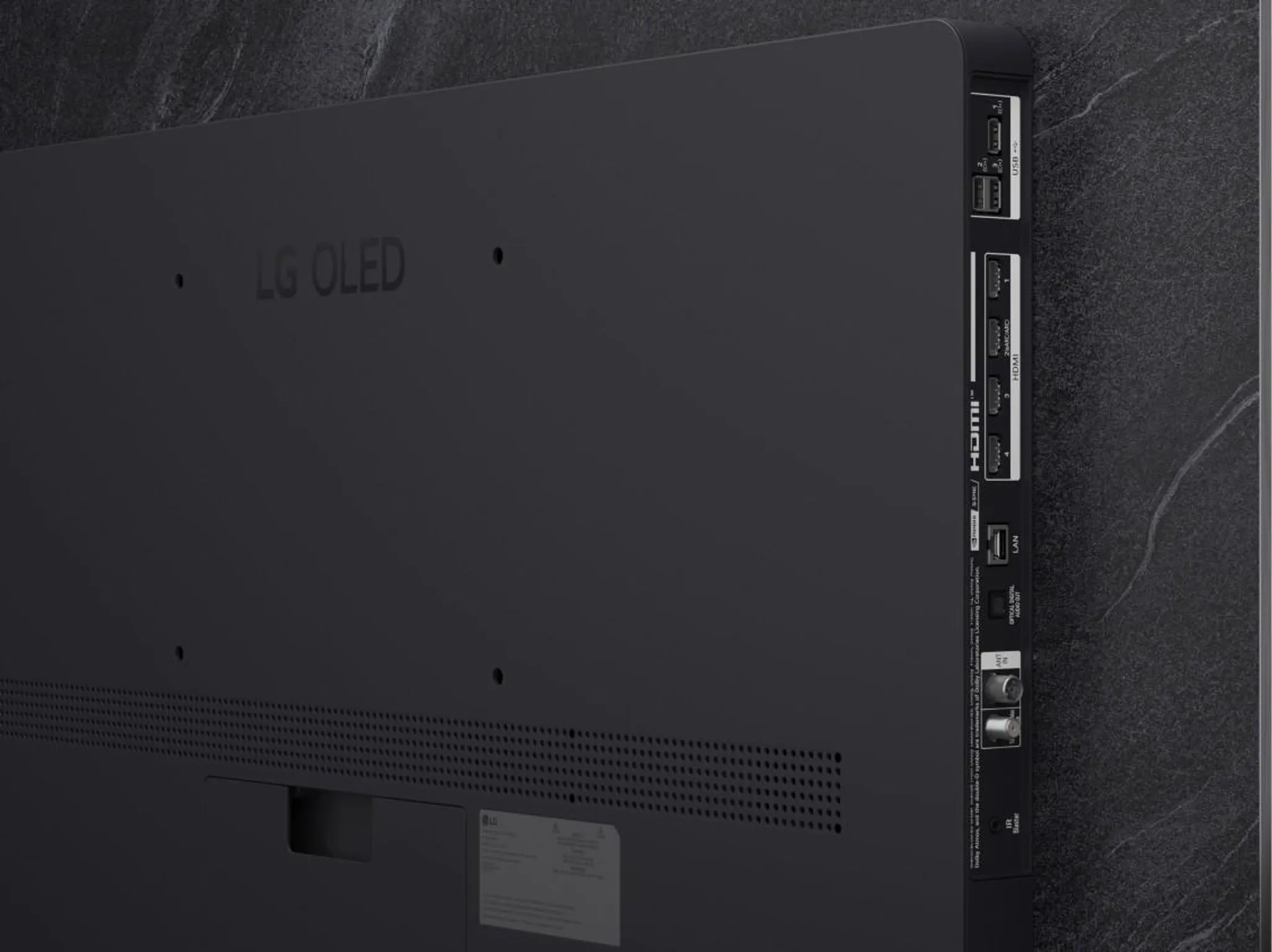 Parte trasera de un televisor LG OLED con varios puertos en el lateral.