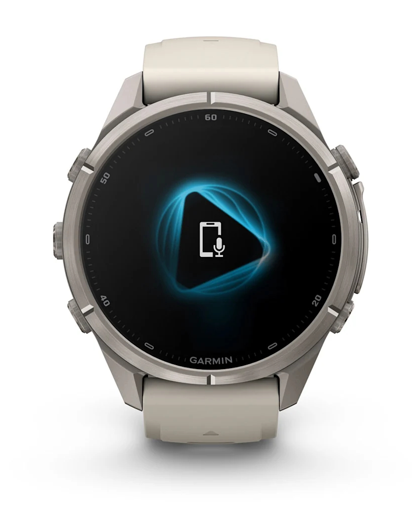 Smartwatch Garmin z jasnym silikonowym paskiem wyświetla niebieski przycisk odtwarzania z ikoną smartfona i mikrofonu.