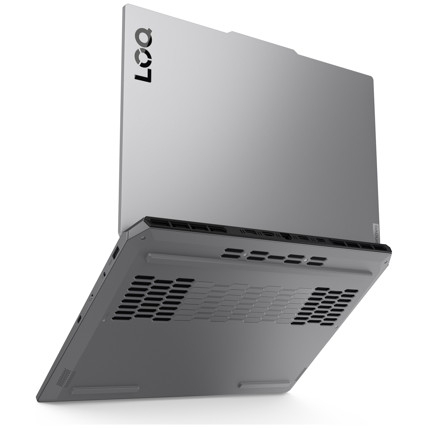 Vue inférieure d'un ordinateur portable gris Lenovo LOQ montrant les fentes d'aération.