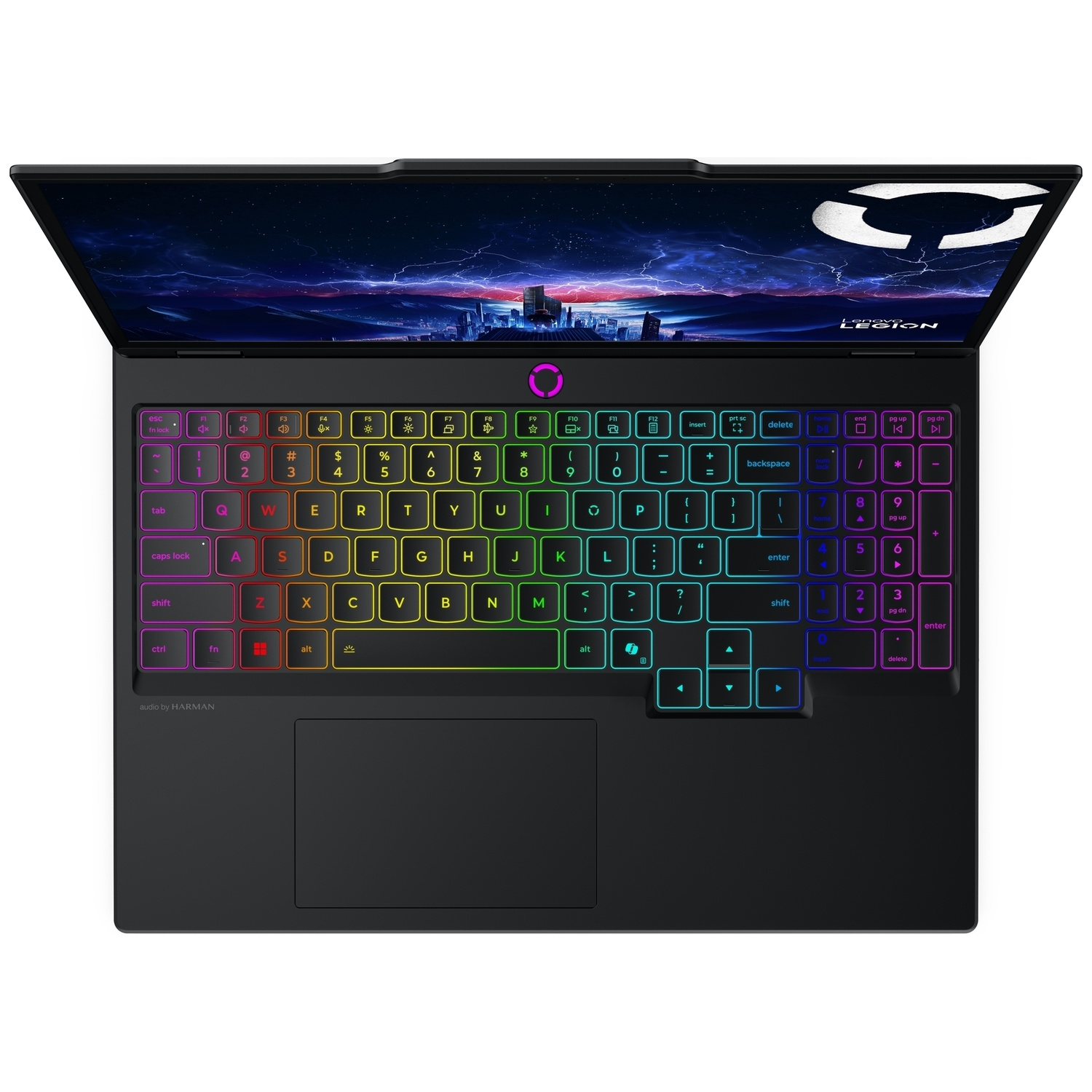 Un ordinateur portable noir vu du dessus, avec des touches rétroéclairées RVB colorées et un écran montrant un ciel d'orage.