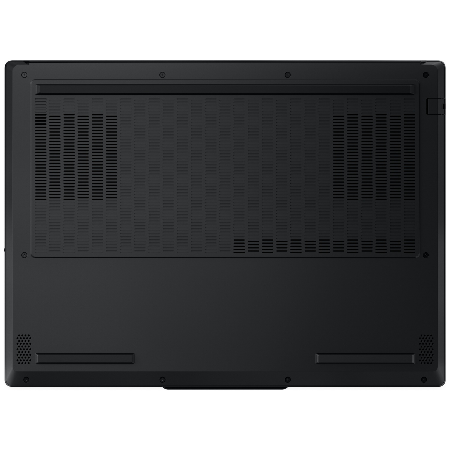 Vue de dessous d'un ordinateur portable noir avec des grilles de ventilation et des pieds.