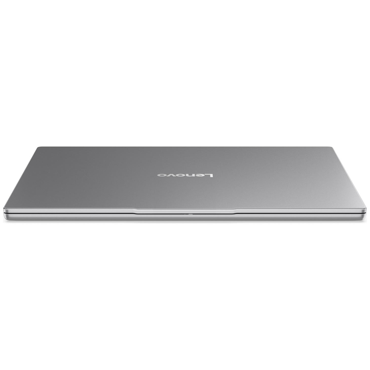 Un ordinateur portable Lenovo argenté fermé repose sur une surface blanche.