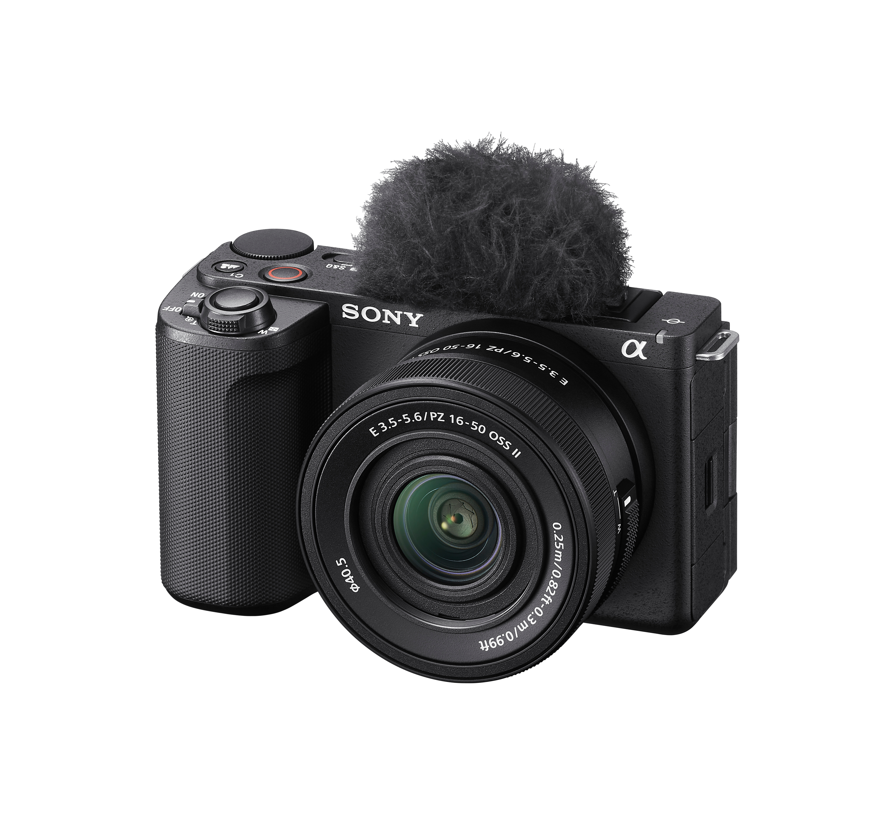 Schwarze Sony-Kamera mit montiertem Objektiv und flauschigem Windschutz auf weißem Hintergrund.