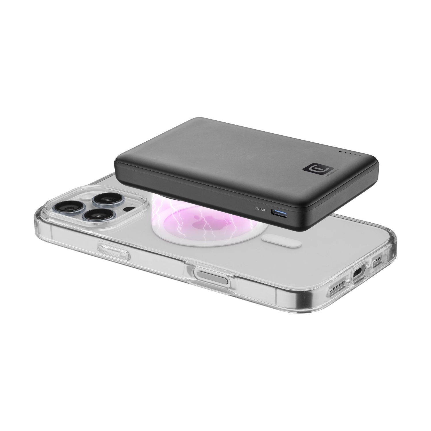 Una power bank nera fluttua sopra uno smartphone con custodia trasparente e un anello viola luminoso.