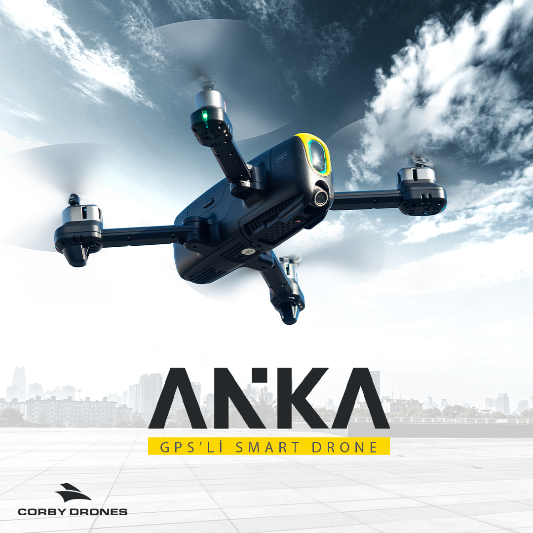 Sarı detaylı siyah bir drone, bir şehrin üzerinde gökyüzünde uçuyor.