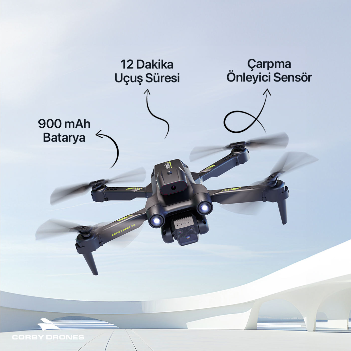 Pil, uçuş süresi ve sensör açıklamalarıyla havada uçan siyah bir drone.