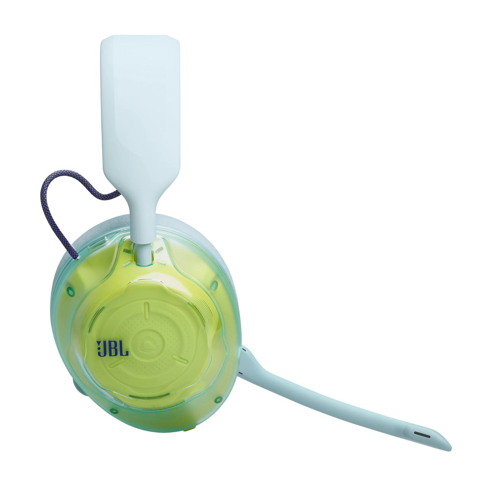 Pastellblaue JBL-Gaming-Headset mit transparenten grünen Ohrmuscheln und einem Mikrofonarm gegen weißen Hintergrund.