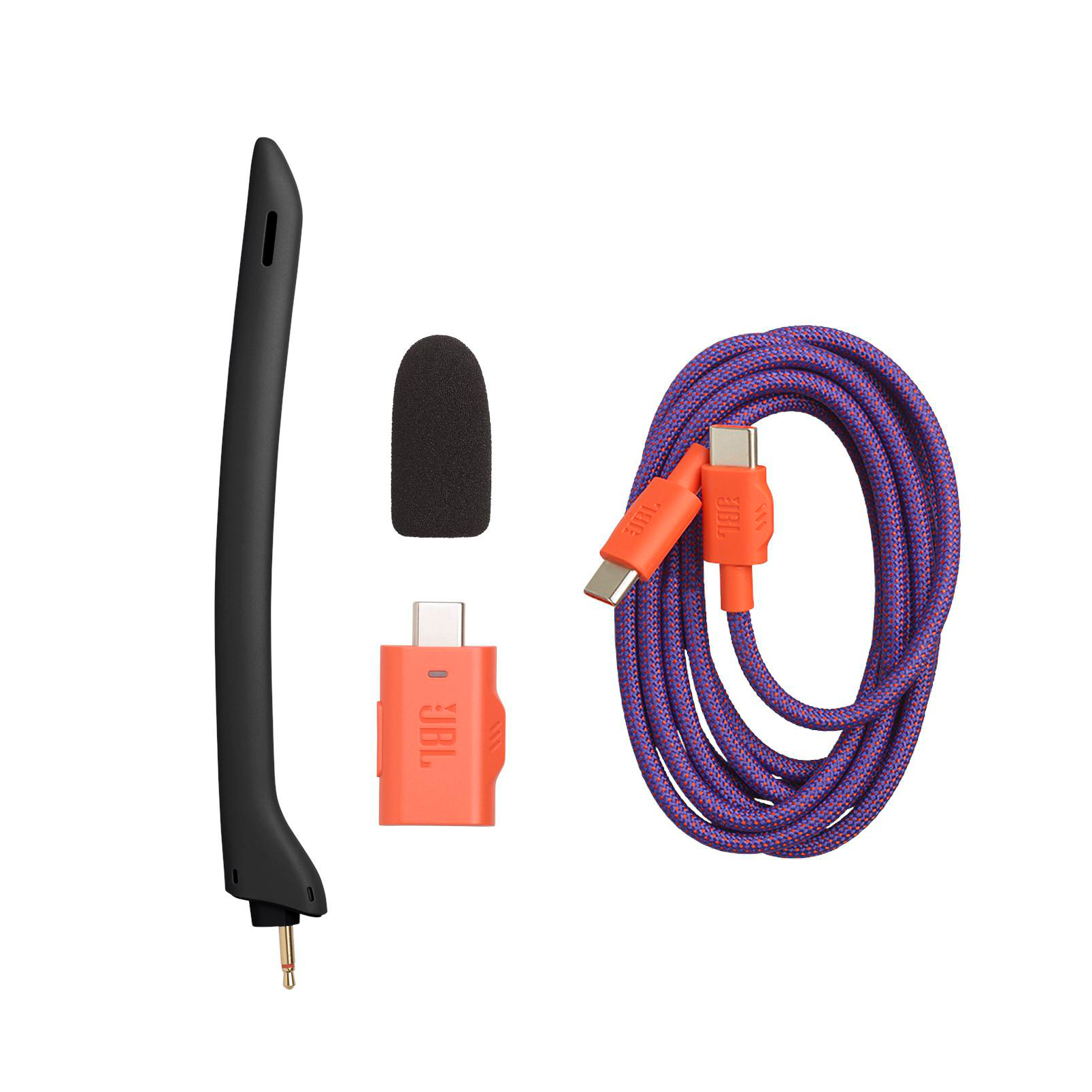 Ein schwarzes Bügelmikrofon, Windschutz, orangener JBL USB-Adapter und ein violettes geflochtenes USB-C-Kabel.