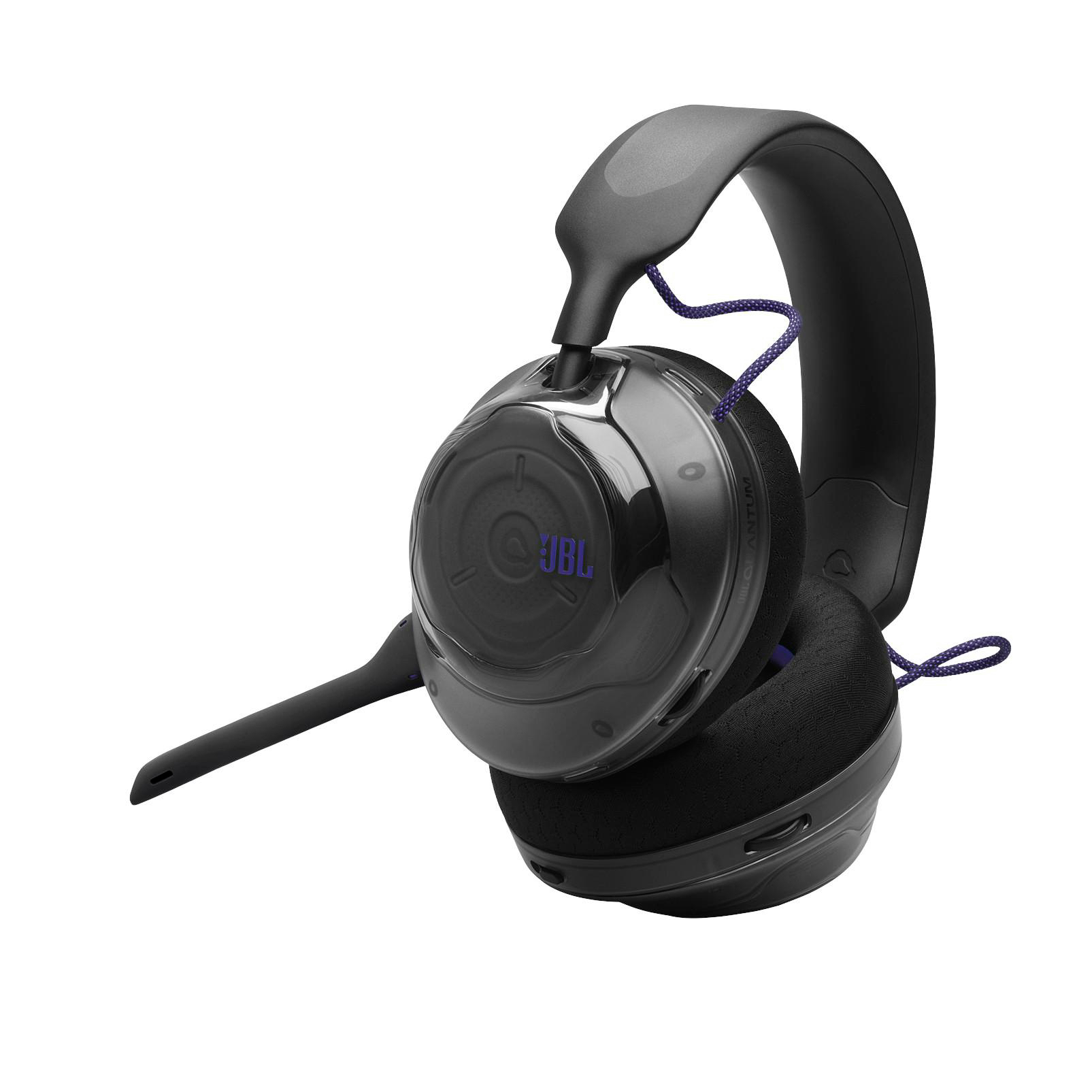 Schwarze JBL-Gaming-Headsets mit transparentem Ohrteil, Mikrofon und violetten Akzenten auf weißem Hintergrund.