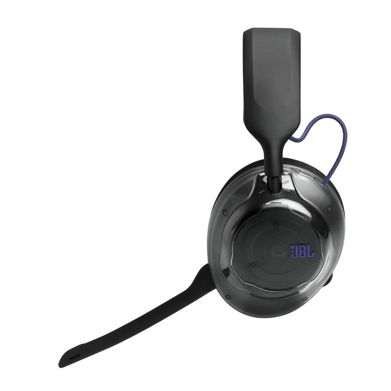 Schwarzes JBL-Gaming-Headset mit transparentem Ohrmuscheleinsatz und langem Mikrofonarm auf weißem Grund.