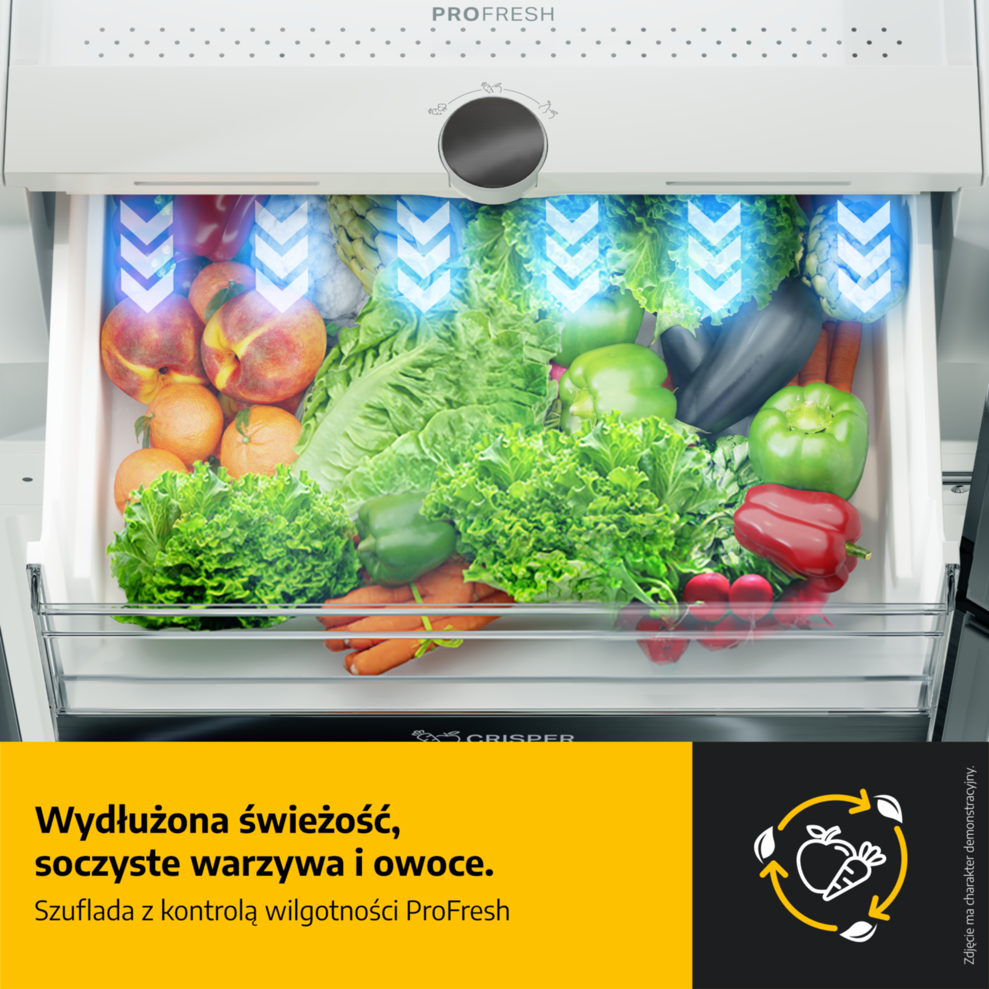 Otwarta szuflada na warzywa w lodówce wypełniona świeżymi owocami i warzywami, oświetlona niebieskimi strzałkami światła.