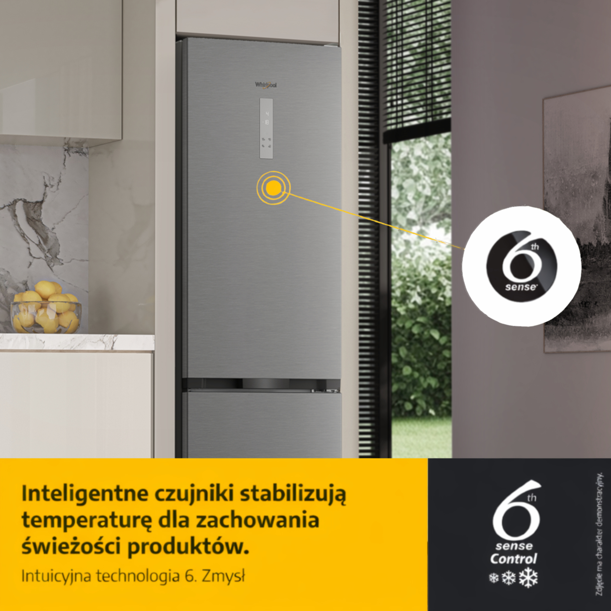 Szara lodówka Whirlpool w kuchni z logo 6th Sense Control podkreślającym inteligentne czujniki temperatury.