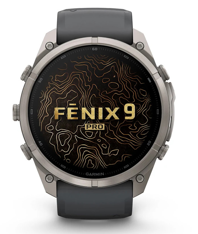 Smartwatch Garmin Fenix 9 Pro z tytanową kopertą, czarnym paskiem i mapą topograficzną na tarczy.