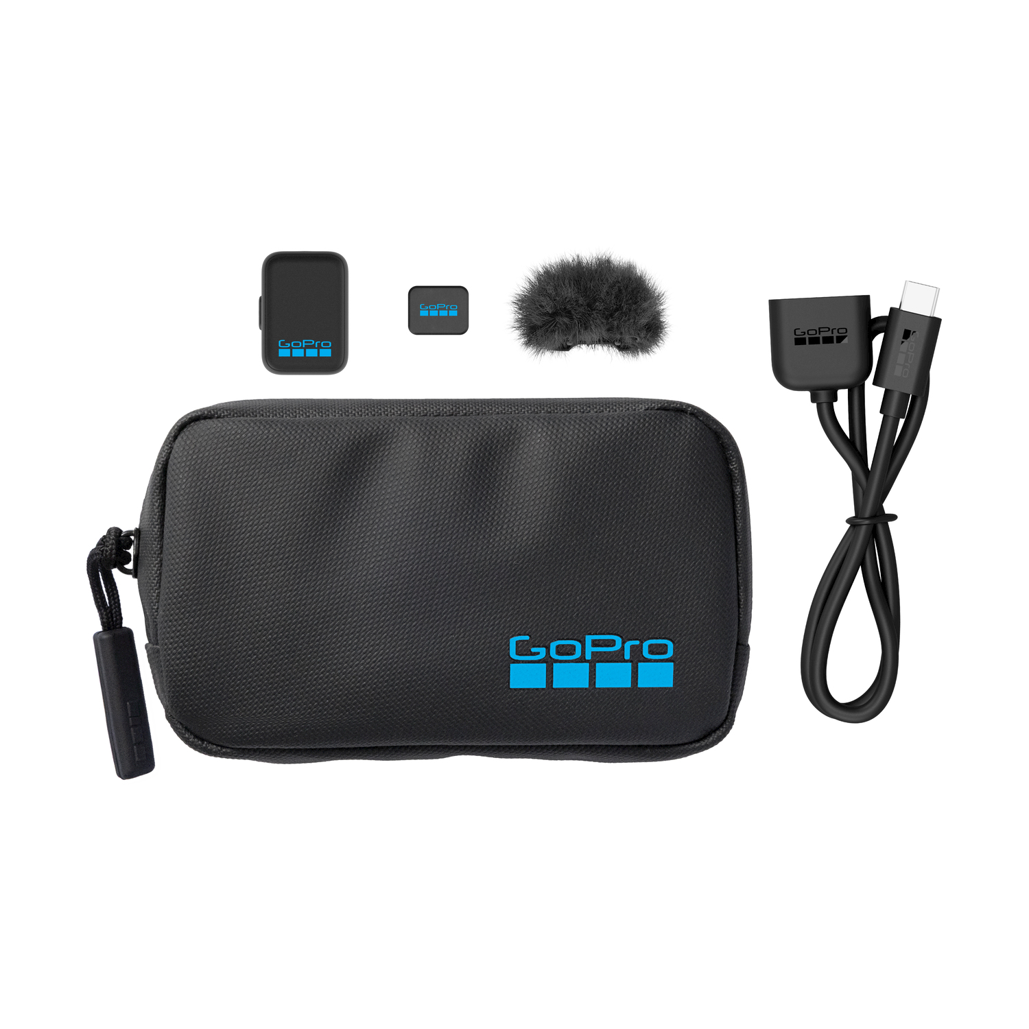 Set di accessori GoPro con custodia nera, microfono, antivento, cavo e moduli.