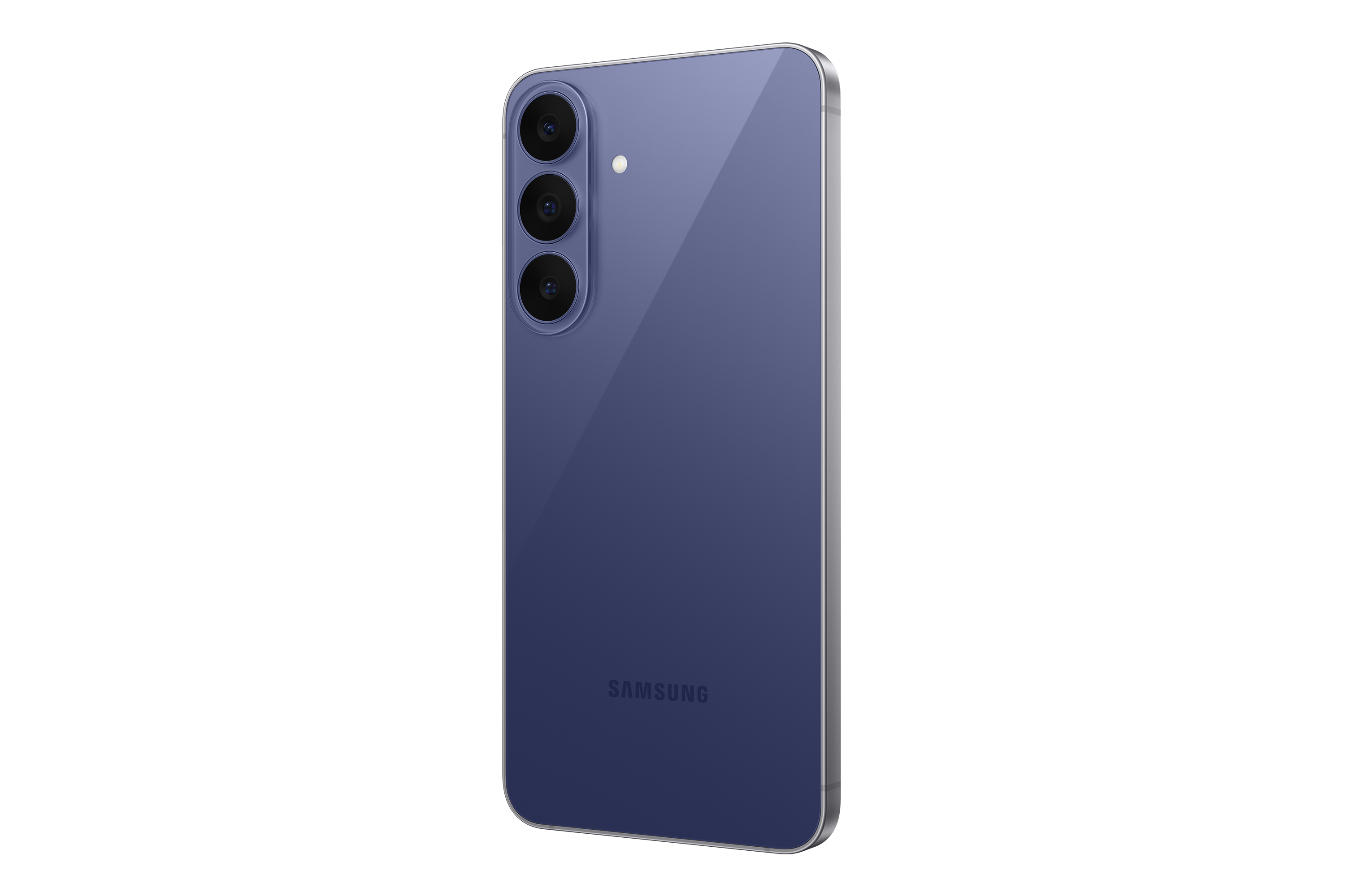 Rückseite eines blauen Samsung-Smartphones mit drei vertikalen Kameras auf schwarzem Hintergrund.
