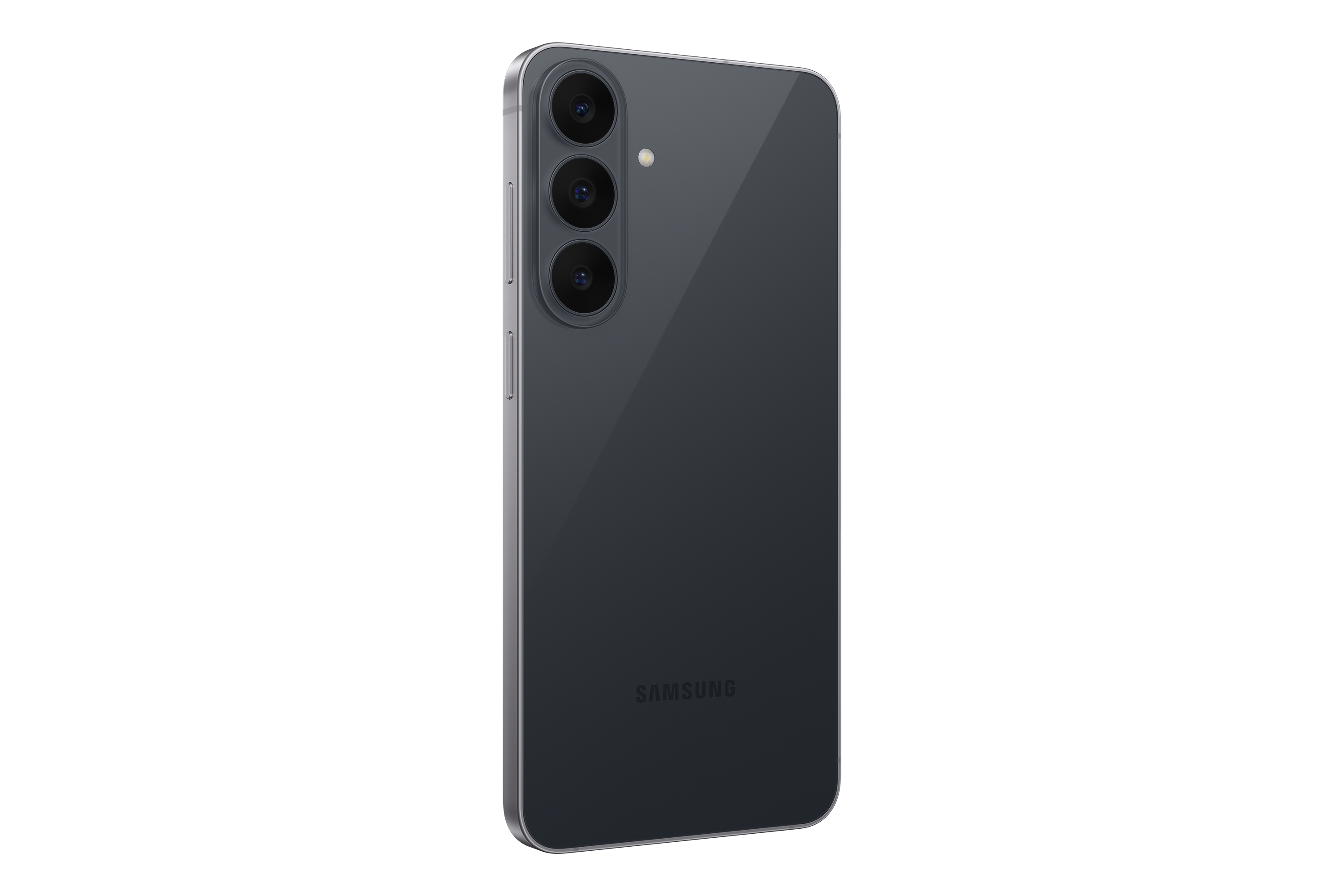 Rückseite eines dunklen Samsung-Smartphones mit drei vertikalen Kameralinsen auf schwarzem Hintergrund.
