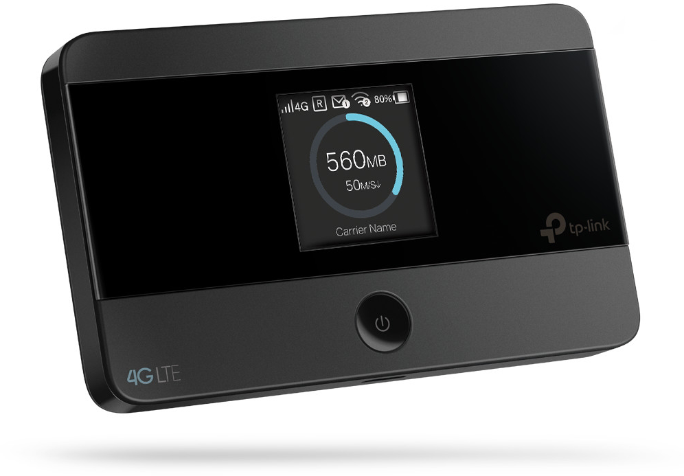 Fekete TP-Link 4G LTE mobil hotspot digitális kijelzővel és bekapcsológombbal fehér háttéren.