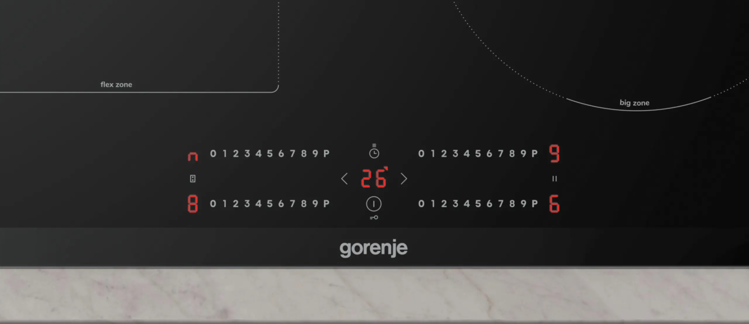 Fekete Gorenje indukciós főzőlap közelképe piros LED számokkal és érintésvezérlőkkel.