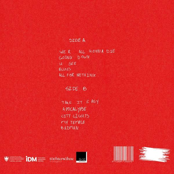 Roter Hintergrund mit handschriftlicher Titelliste für Seite A und B, Barcode und Logos am unteren Rand.