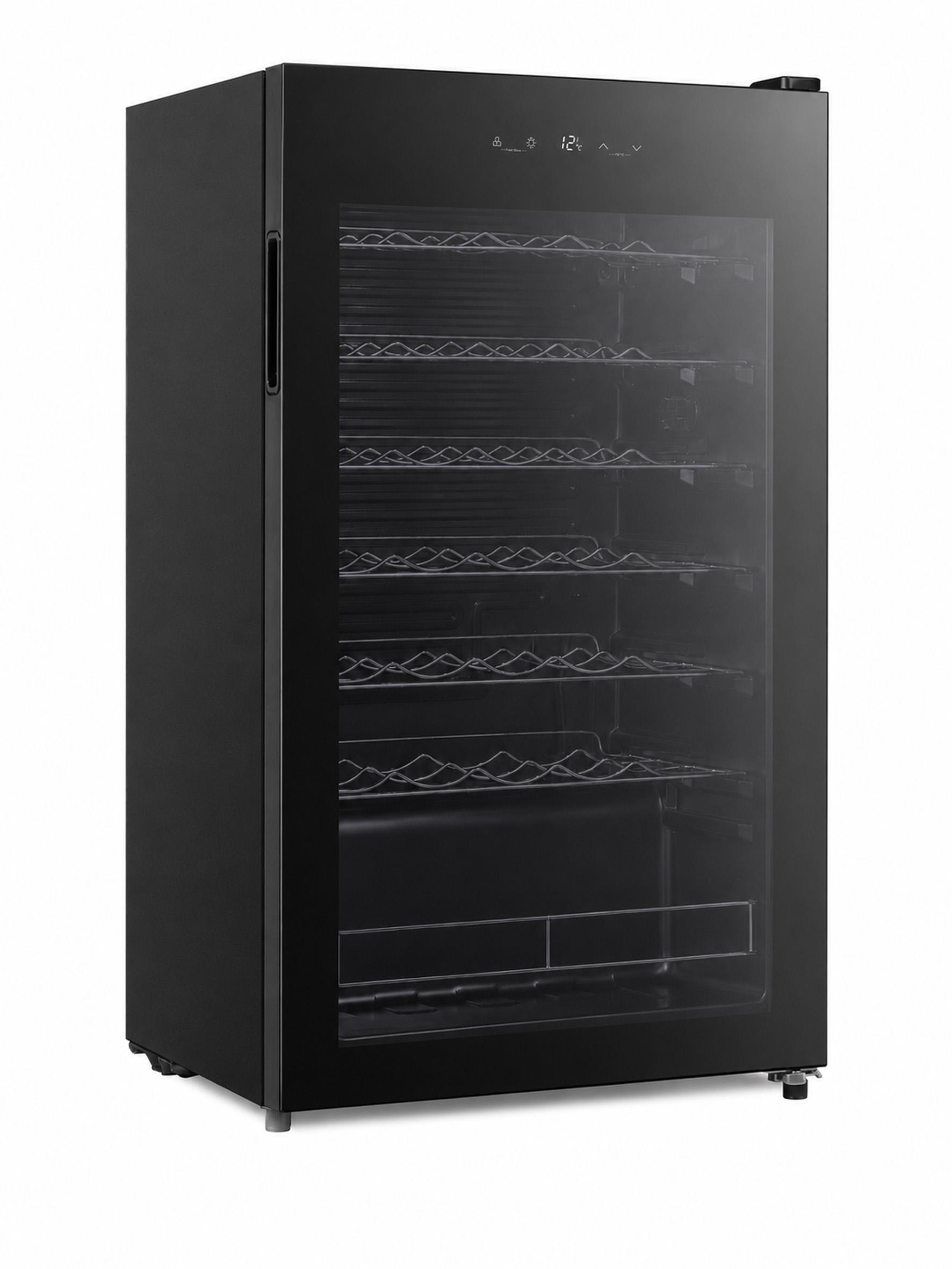 Schwarzer Weinkühlschrank mit Glastür und mehreren Metallregalen auf weißem Hintergrund.