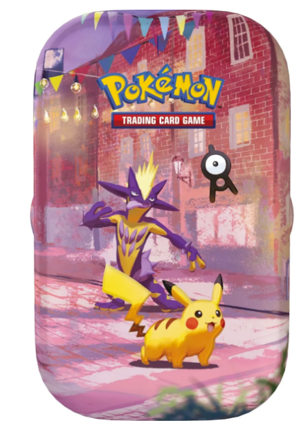 Pokémon-Sammelkartenspiel-Dose mit Pikachu, Toxtricity und Unown vor einer beleuchteten Stadtkulisse.