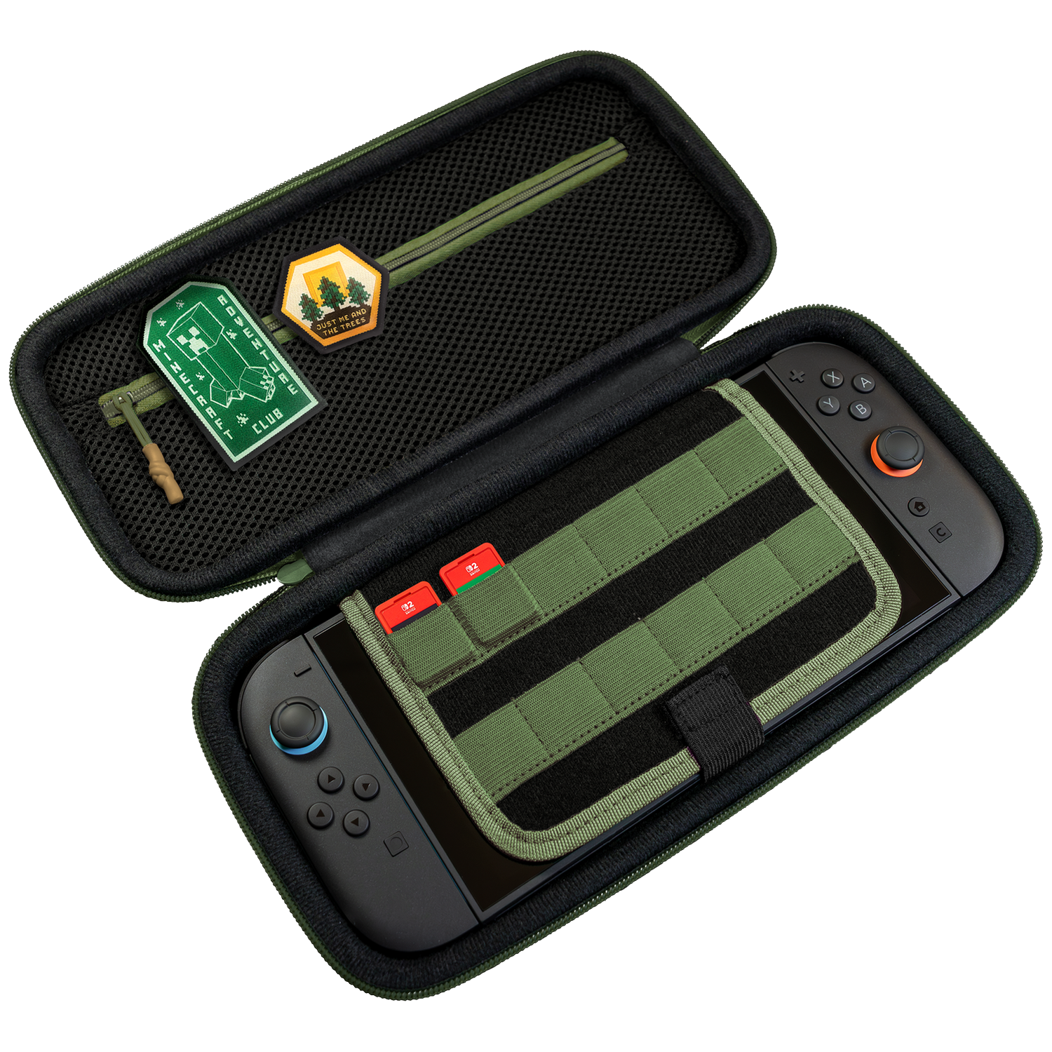 Étui vert ouvert pour Nintendo Switch avec console, poches en filet, écussons et fentes de jeux.