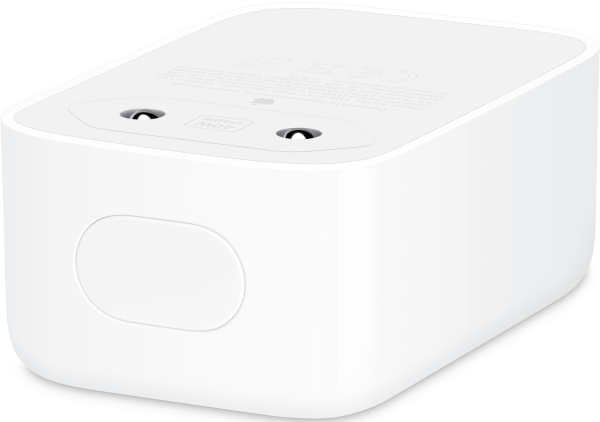 Beyaz arka planda beyaz bir Apple 40W USB-C güç adaptörü.