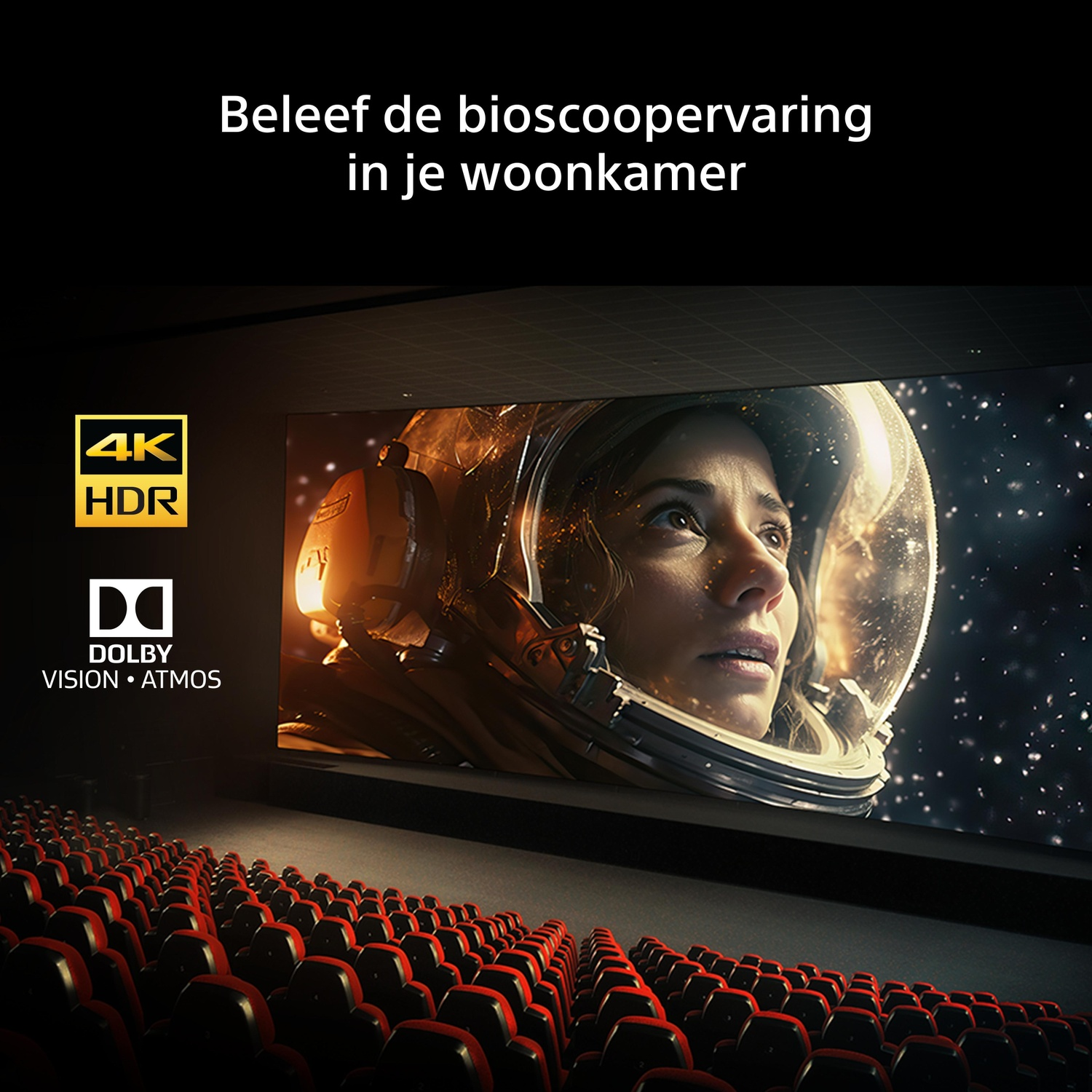 Un grand écran de cinéma montre une astronaute, avec des logos 4K, HDR et Dolby à gauche.