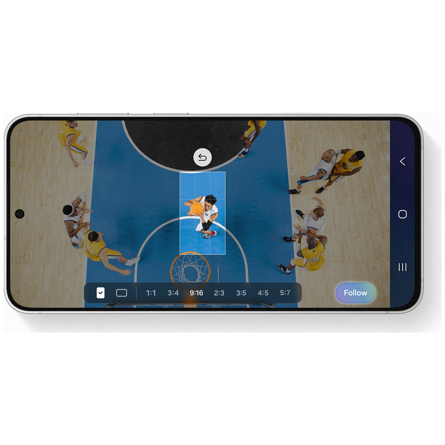 Smartphone toont een basketbalwedstrijd met touchscreenbediening.