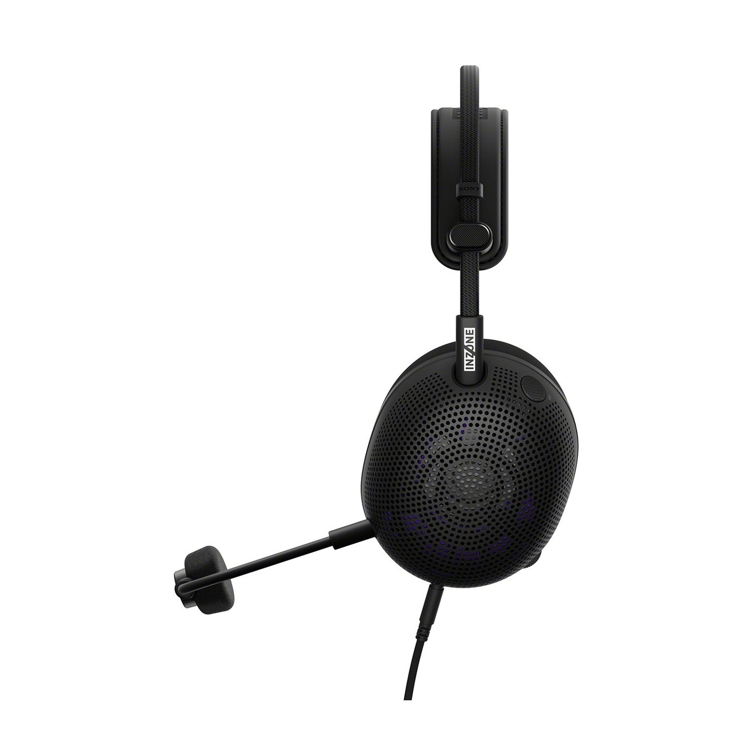 Padiglione auricolare per cuffie da gioco nere con microfono ad asta attaccato e archetto su sfondo bianco.