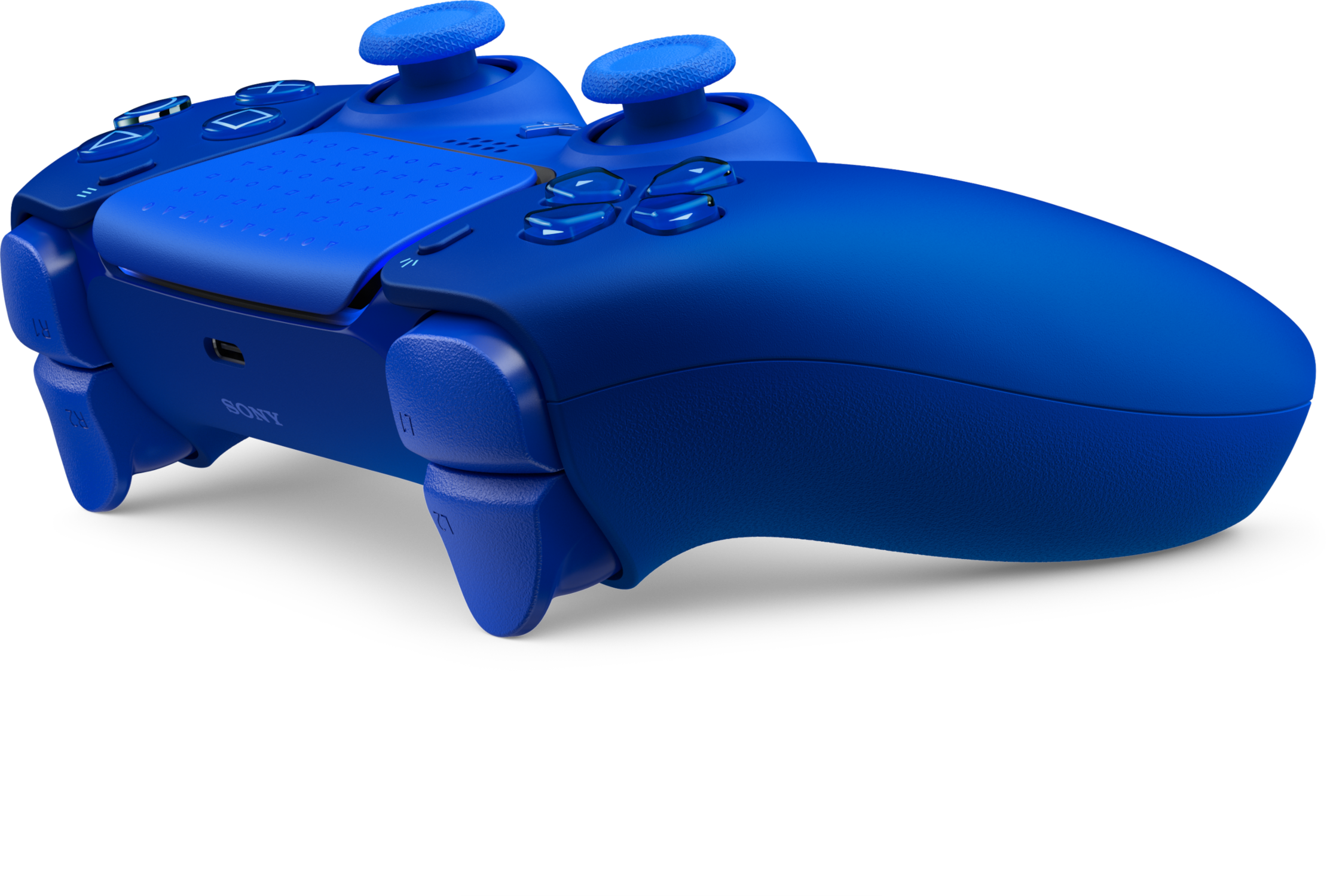 Egy kék PlayStation 5 vezeték nélküli kontroller közeli képe fekete háttér előtt.