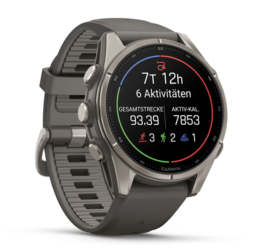Reloj deportivo Garmin gris con pantalla digital sobre fondo blanco.
