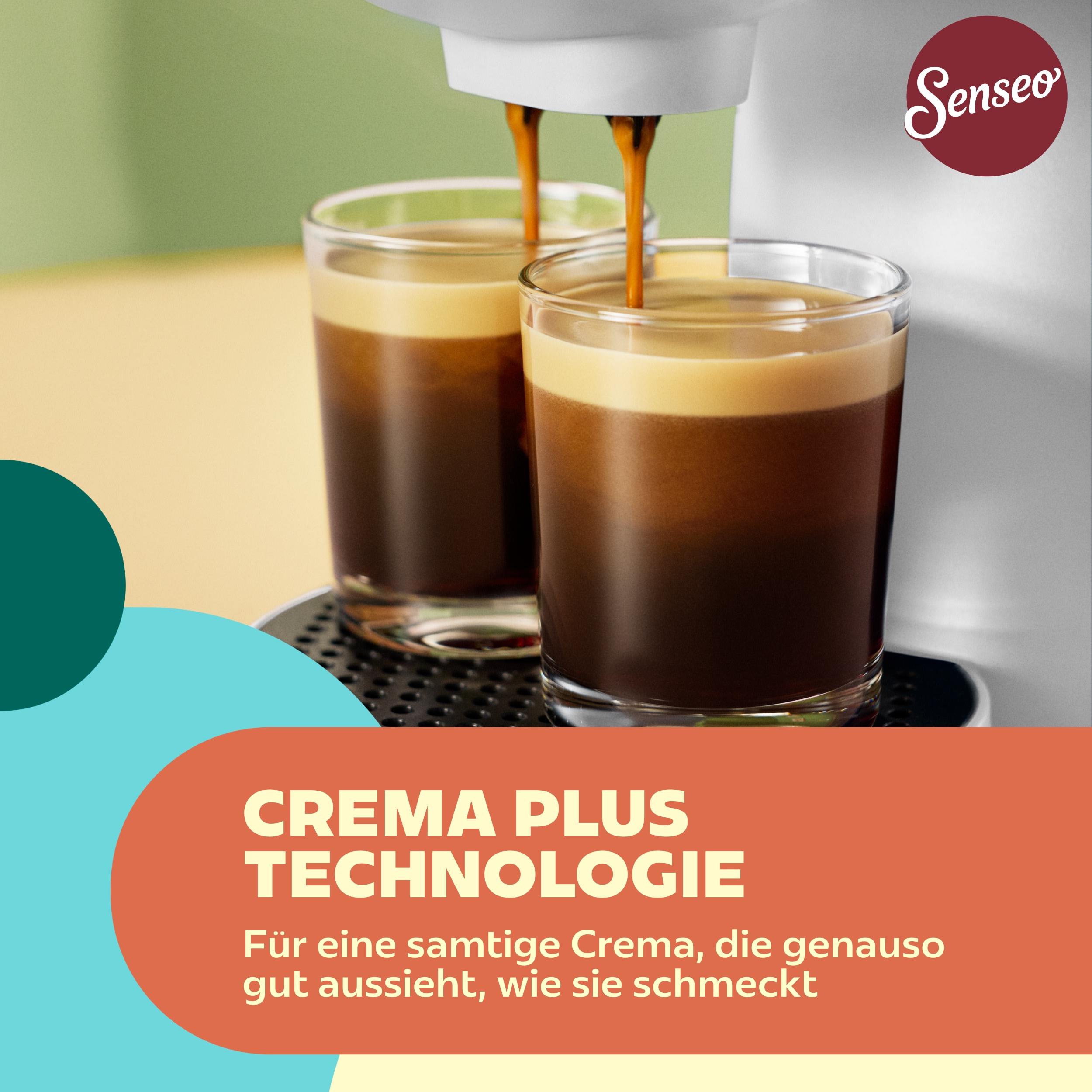 Senseo-Kaffeemaschine giesst frischen Kaffee mit Crema in zwei Glasbecher.