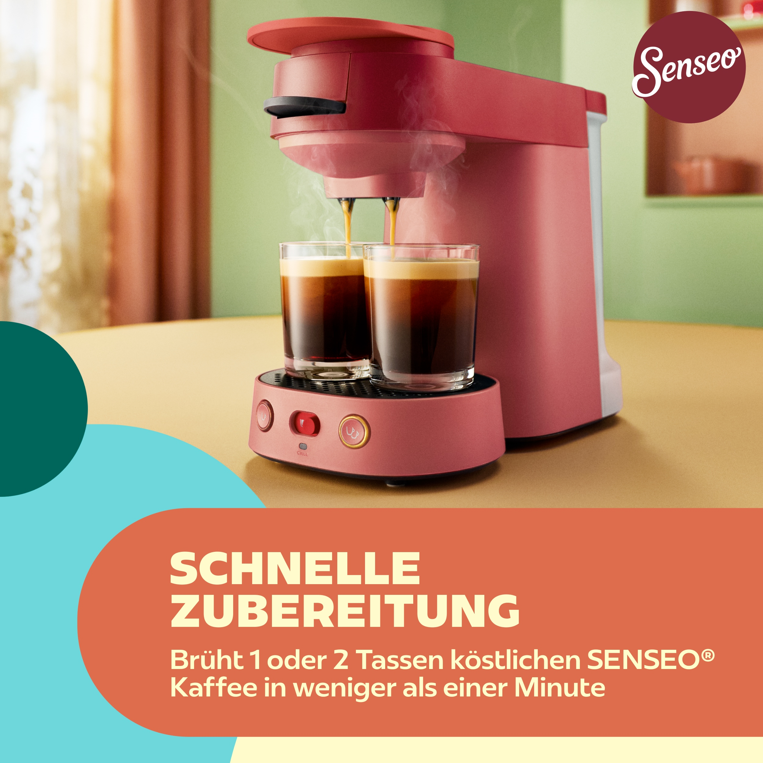 Eine rote Senseo Kaffeemaschine brüht zwei Tassen Kaffee gleichzeitig auf einer Holzoberfläche vor grüner Wand.