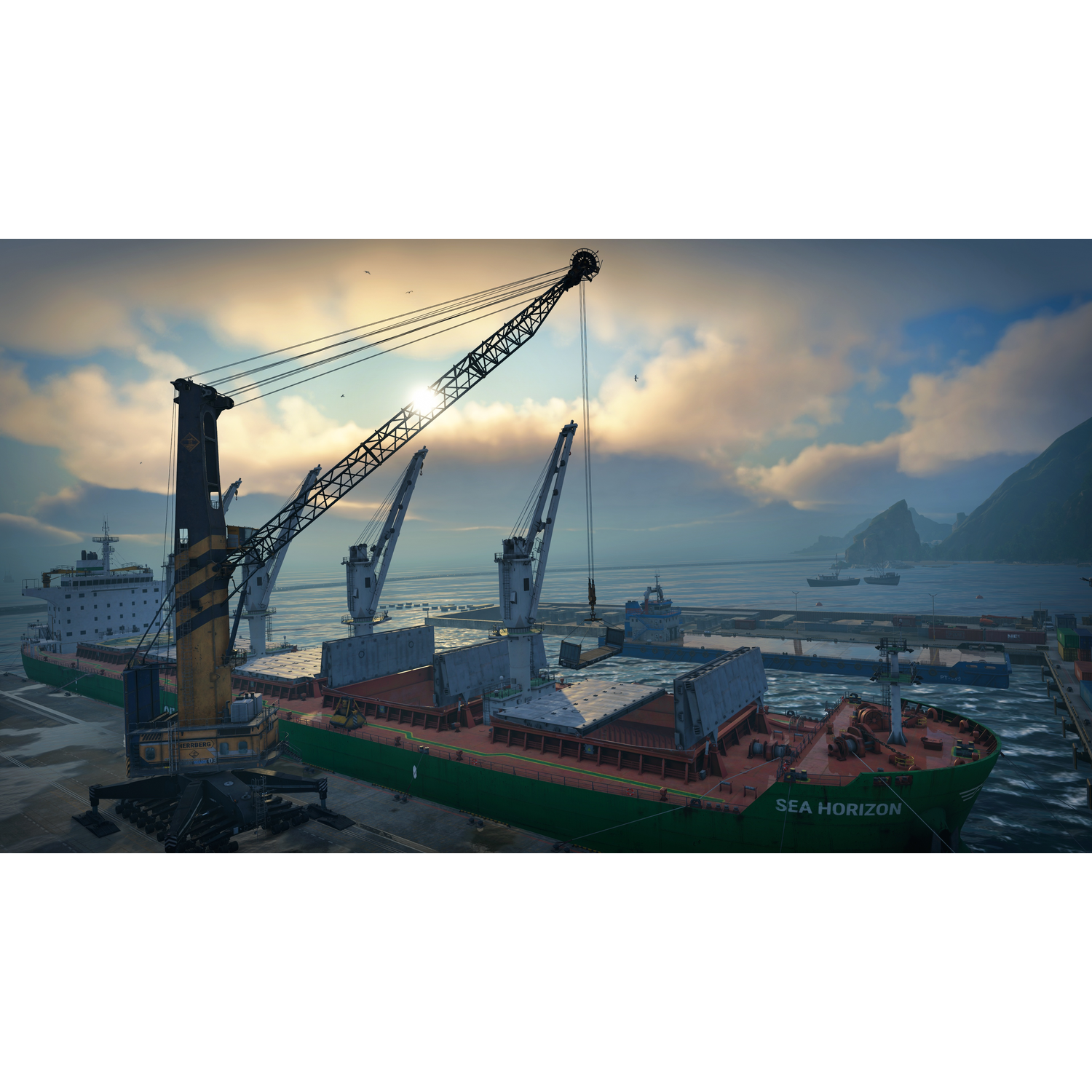Un grand cargo vert avec des grues amarré dans le port au coucher du soleil.
