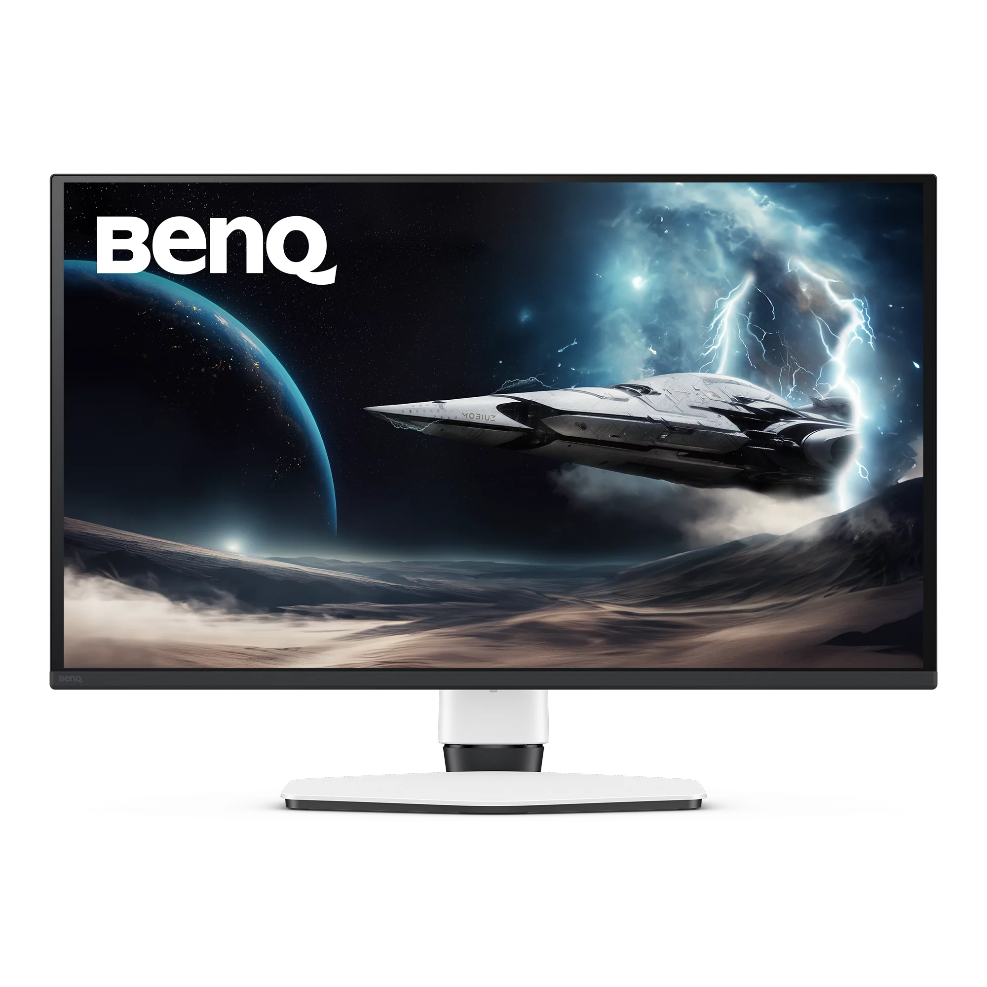 BenQ-Monitor zeigt ein Sci-Fi-Raumschiff, Planeten und Blitze über einer Wüstenlandschaft.