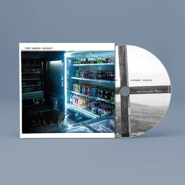 CD und Cover zeigen ein beleuchtetes Kühlregal voller Getränke und eine Berglandschaft mit Holzmasten.
