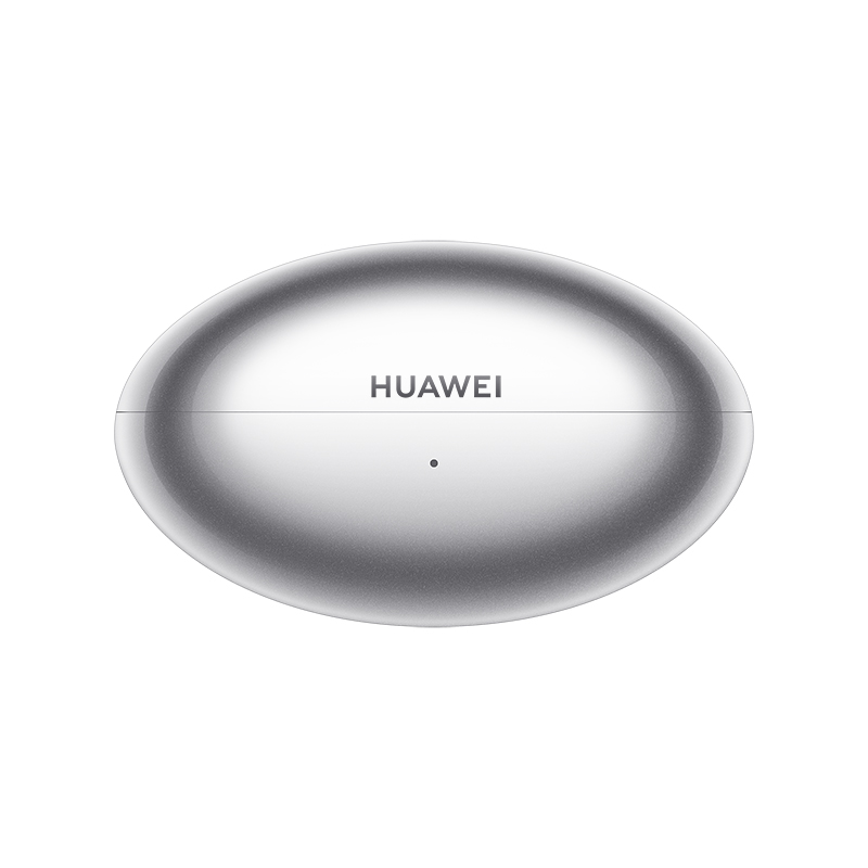 Un estuche de carga Huawei plateado y ovalado con una pequeña luz LED al frente, sobre fondo blanco.