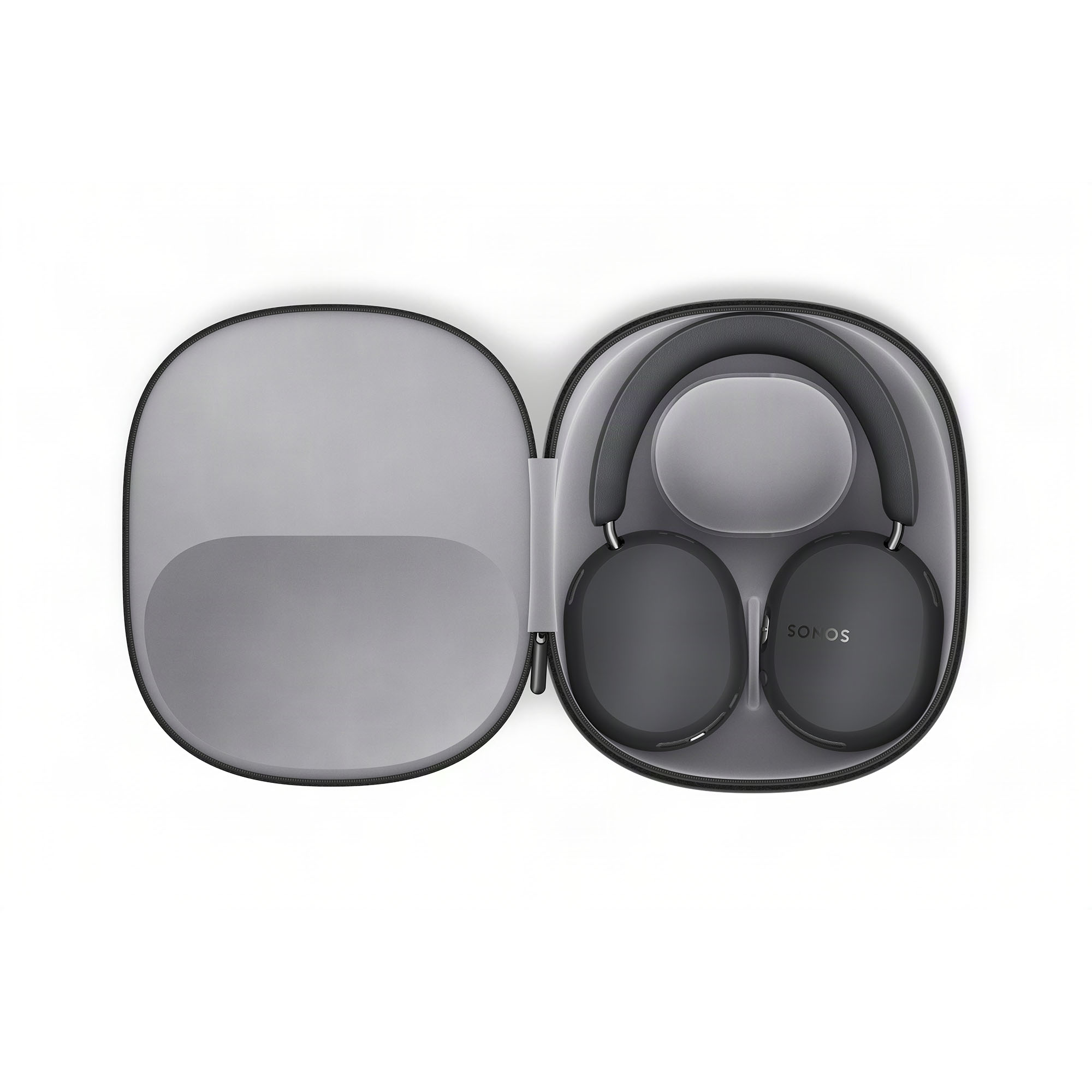 Auriculares supraurales Sonos gris oscuro guardados ordenadamente dentro de un estuche rígido abierto.