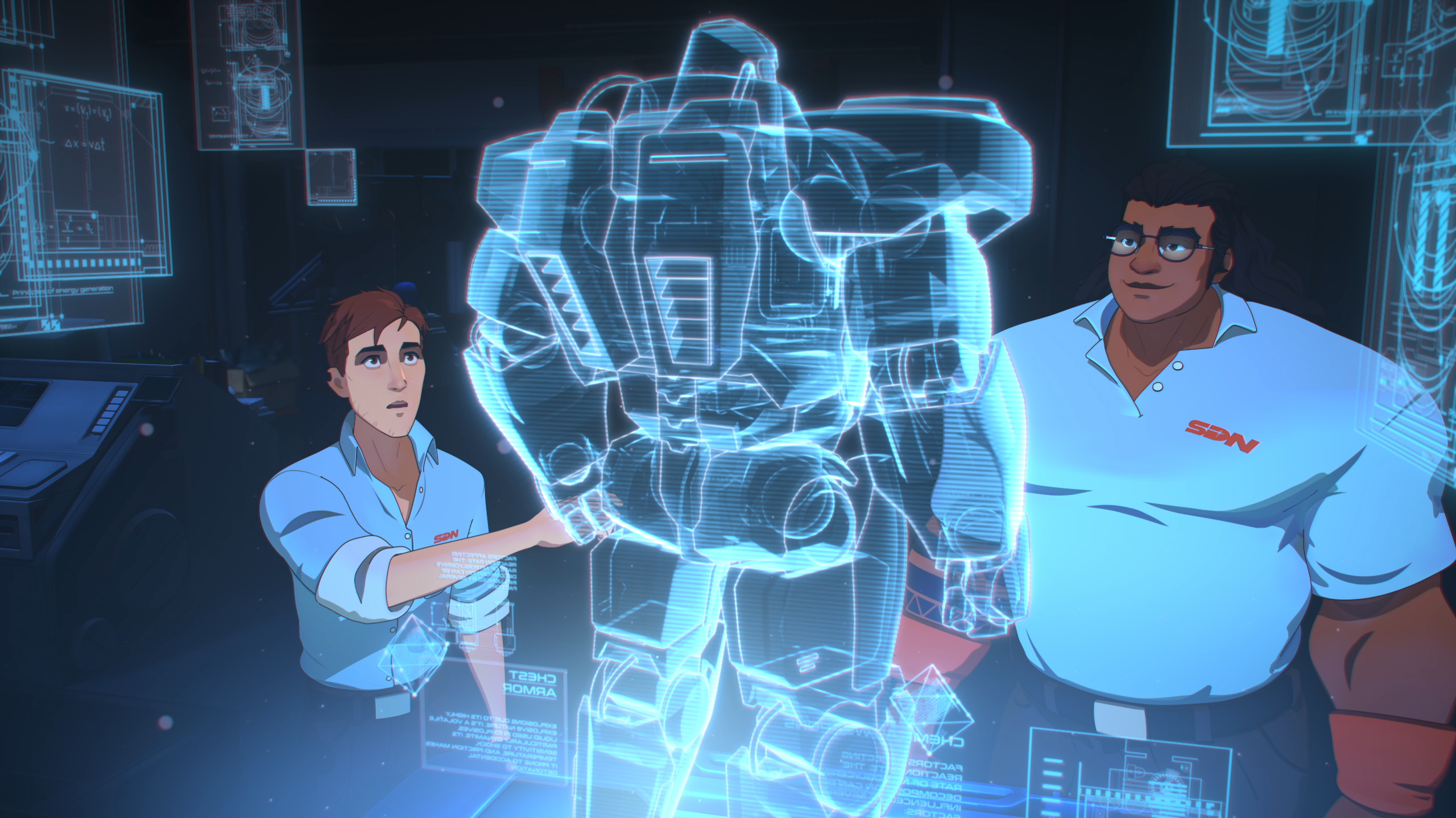 Dos hombres en un laboratorio miran un gran traje robot holográfico azul brillante rodeado de diagramas.