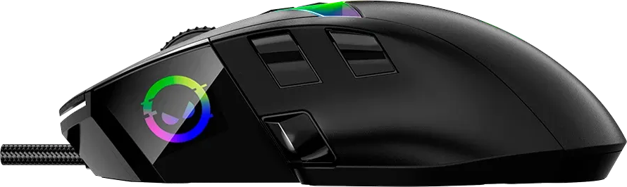 Fekete gamer egér RGB világítással és oldalsó gombokkal fekete háttér előtt.