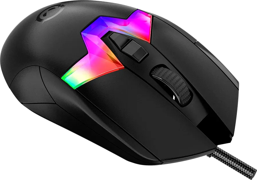 Fekete gamer egér RGB világítással fekete háttér előtt.