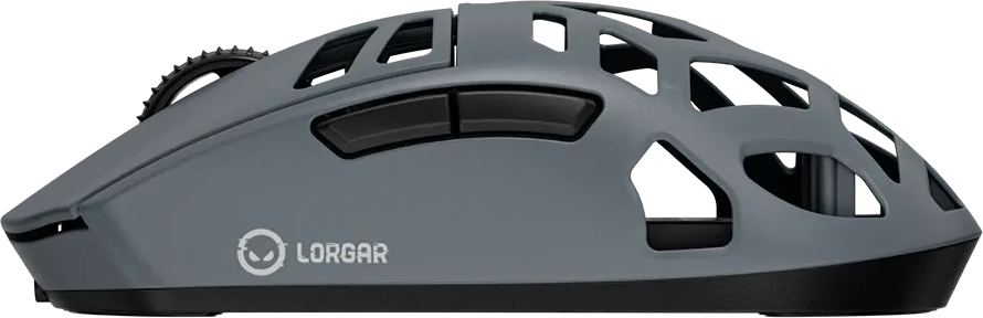 Szürke Lorgar gamer egér méhsejtes borítással és oldalsó gombokkal fekete háttér előtt.